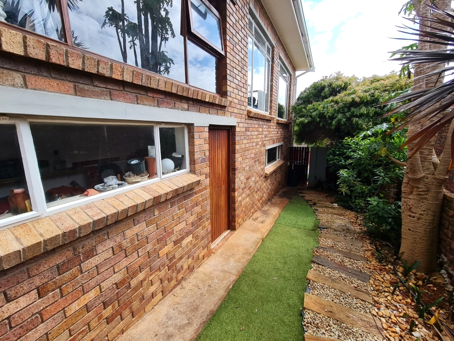 4 Bedroom Property for Sale in Noorsekloof Eastern Cape